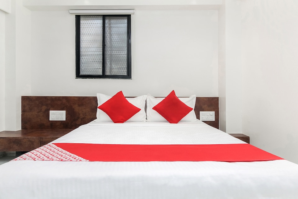 OYO Flagship 22650 Ashirwad  Lodge, Panchavati-Adgaon, Nashik