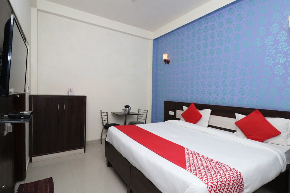 OYO 22656 Hotel Taj Paradise, Shilpgram, Agra