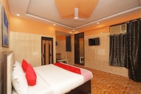 OYO Qlark Rooms & Lawn Near Haiderpur Metro Station