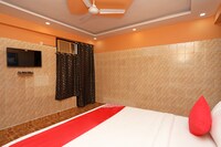 OYO Qlark Rooms & Lawn Near Haiderpur Metro Station