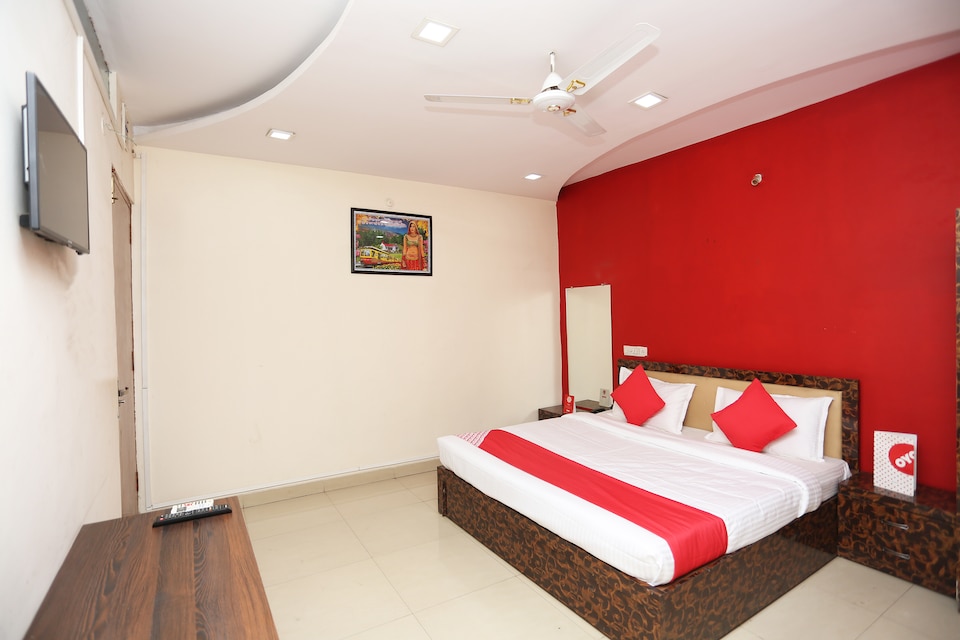 OYO Hotel Dev Shree, Ayudha Bypass, Bhopal
