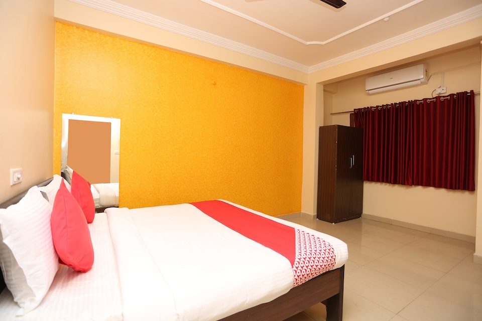 OYO Hotel Dev Shree, Ayudha Bypass, Bhopal