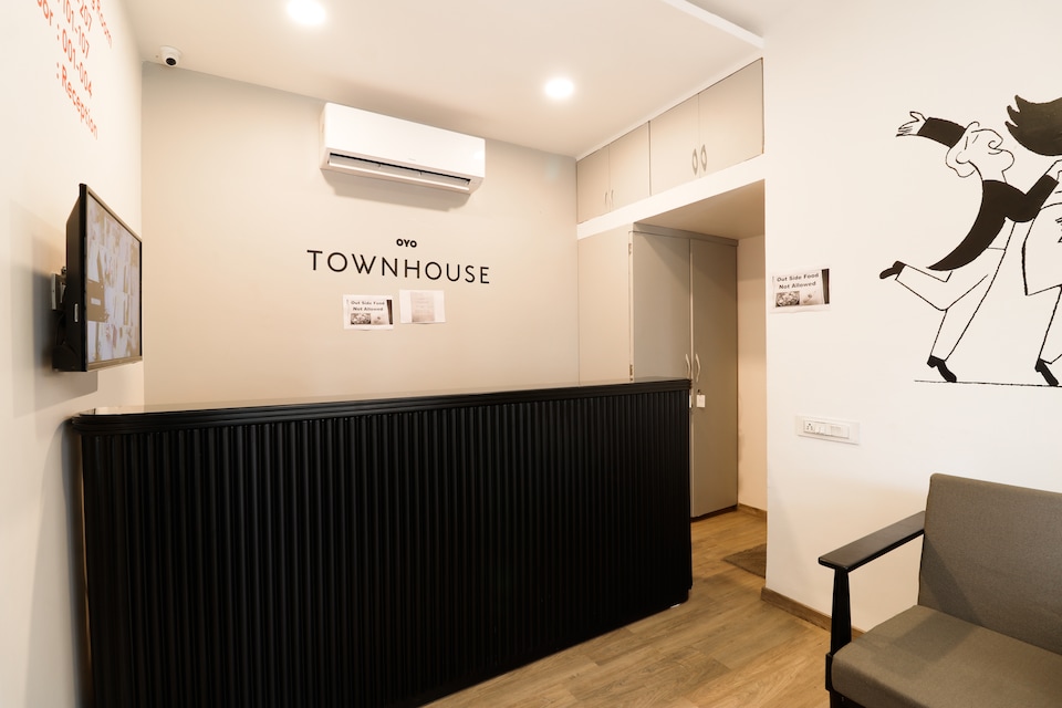 OYO Townhouse 377 Comfort Medows, Vijay Nagar Indore, Indore