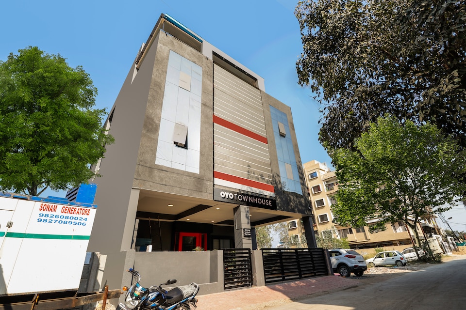 OYO Townhouse 377 Comfort Medows, Vijay Nagar Indore, Indore
