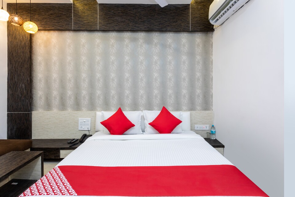 OYO 22688 Hotel SR Indore, Bombay Hospital, Indore