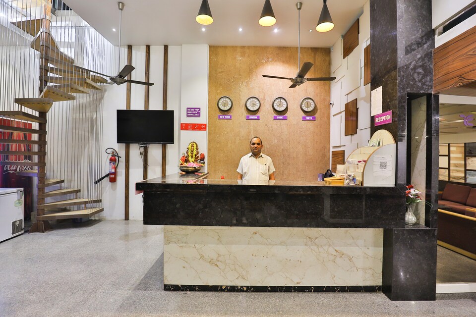 OYO फ्लैगशिप 22690 महामहिम, Hazira Road, सूरत