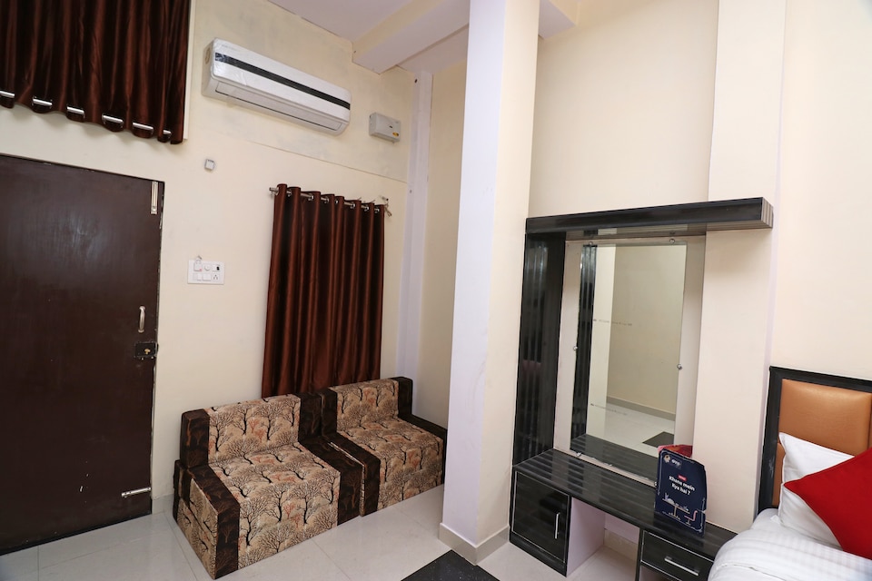 OYO Jee's Stay, Cantt, Varanasi