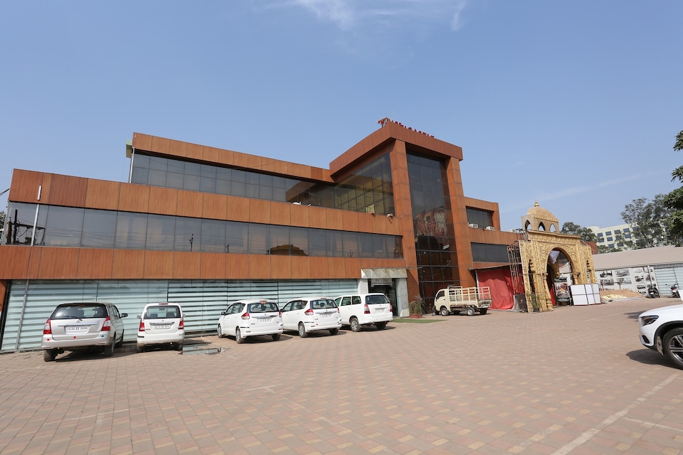 Capital O 22733 Wood Castle, Airport Road - Raipur, Raipur