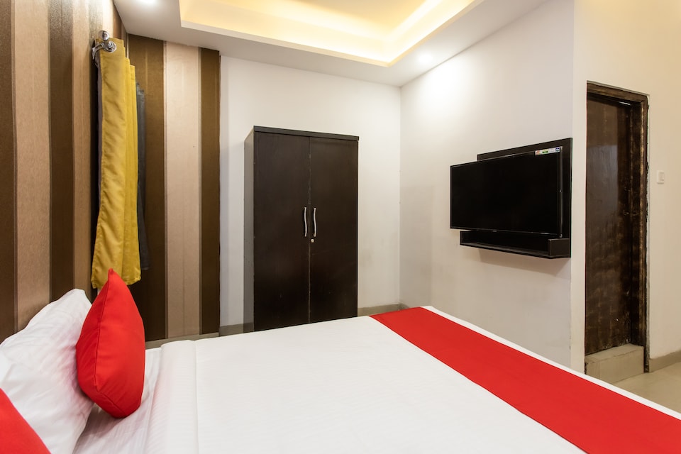 OYO 22734 Hotel Aarav 94, Vijay Nagar Indore, Indore