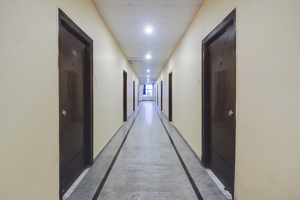 Hotel O Anuguna Tulasi Grand Near JNTU University Hyderabad, Kukatpally, हैदराबाद