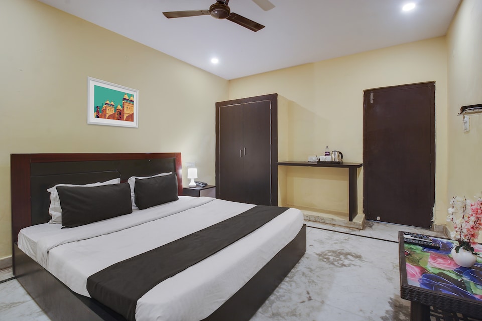 Hotel O Anuguna Tulasi Grand Near JNTU University Hyderabad, Kukatpally, हैदराबाद