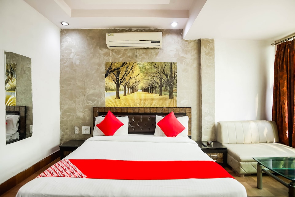 OYO 22756 Diksha Hotel, Old Gurgaon, गुड़गांव