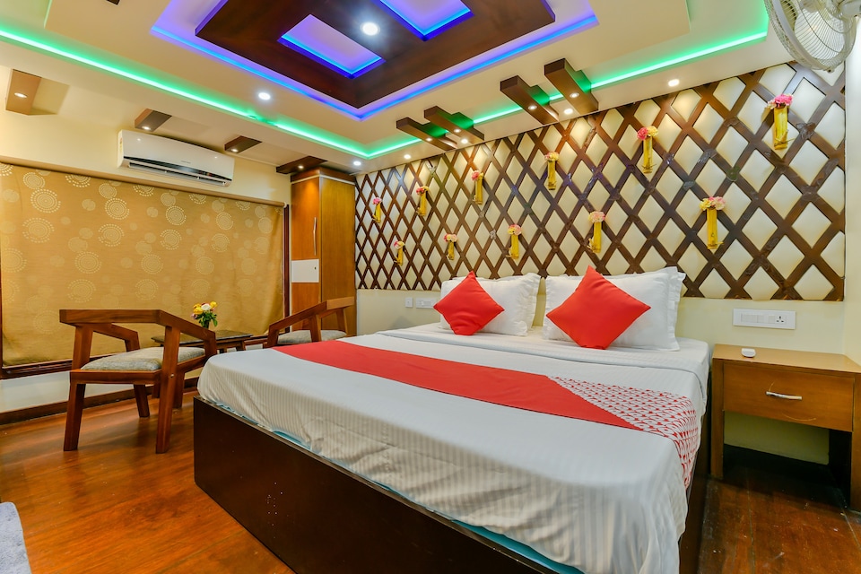 OYO 22759 Houseboat Luxury Smart Gold 6 BHK, Alappuzha Backwaters, Punnamada Alleppey