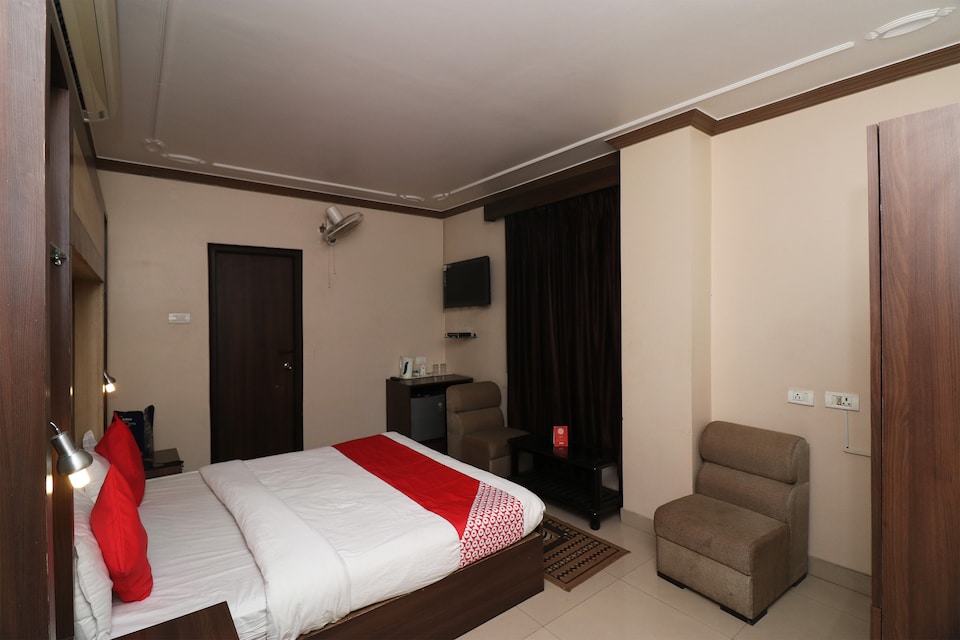 OYO 22763 Di Wine Inn, Indira Nagar Lucknow, Lucknow
