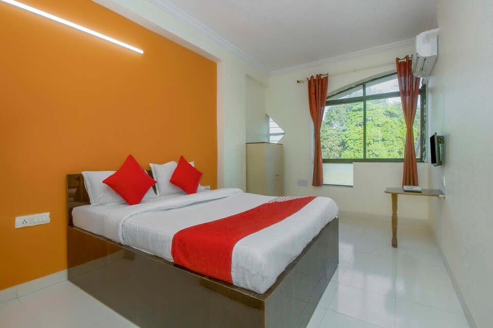 Capital O 22772 Hotel Shree Purva Lodging & Dormitary, Nashik Road Nashik, Nashik