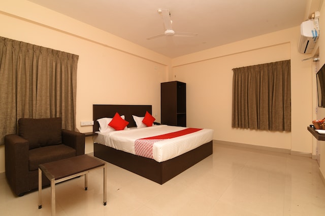 OYO Akshara Suites