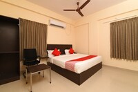 OYO Akshara Suites