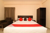 OYO Akshara Suites