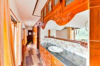 OYO Indraprastham Whitehouse 4 Bhk