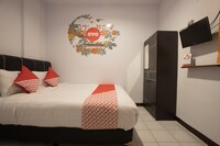 OYO 176 Near Cideng Virgo Residence