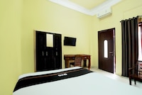 Hotel O Surabaya near Pelangi Park formerly D'best Kutisari