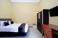 Hotel O Surabaya near Pelangi Park formerly D'best Kutisari