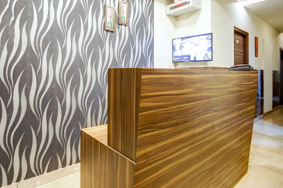 OYO Hotel Crown Stay Inn, Faridabad, Faridabad