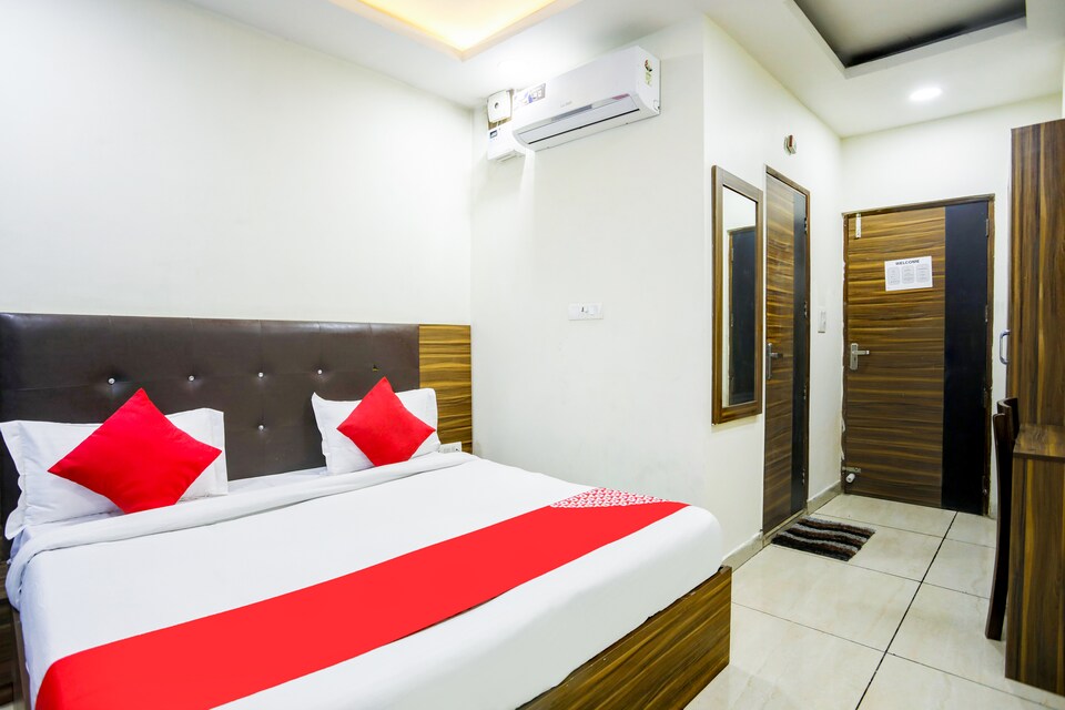 OYO Hotel Crown Stay Inn, Faridabad, Faridabad