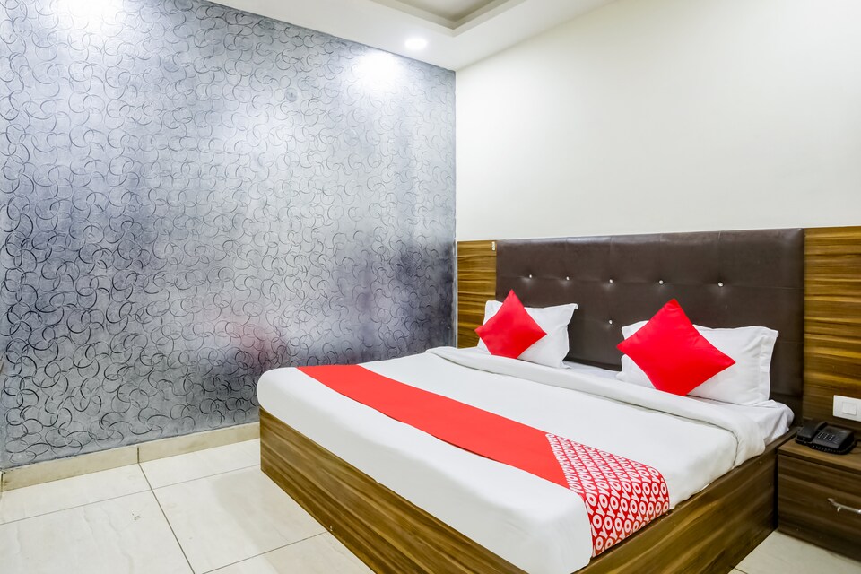 OYO Hotel Crown Stay Inn, Faridabad, Faridabad