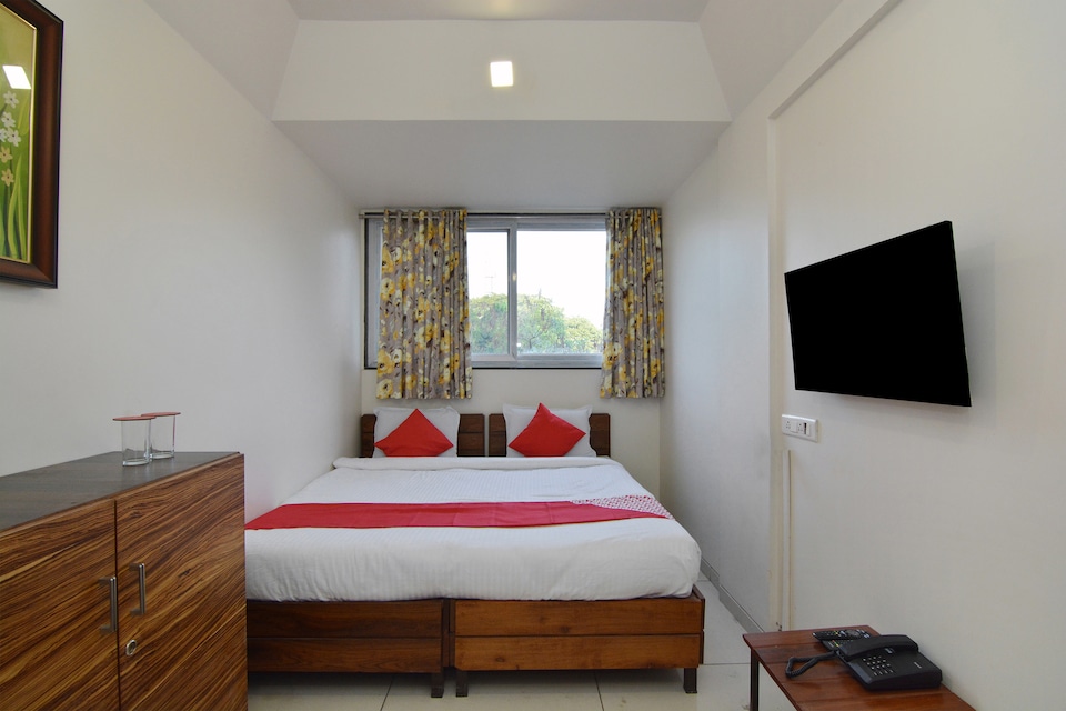 OYO 22827 Hotel Prafulla, Kolhapur, Kolhapur