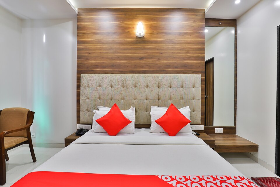 OYO 22869 CO Hotel, Bholav Bharuch, Bharuch