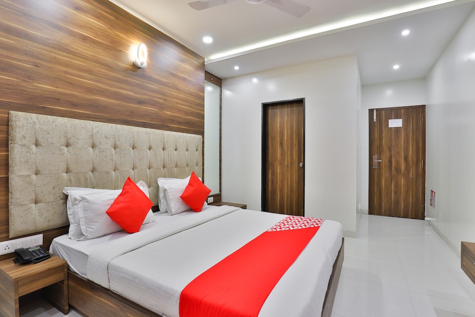 OYO 22869 CO Hotel, Bholav Bharuch, Bharuch