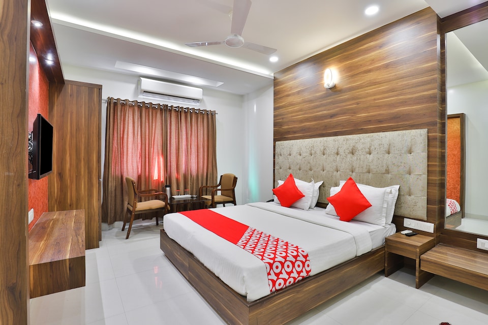 OYO 22869 CO Hotel, Bholav Bharuch, Bharuch