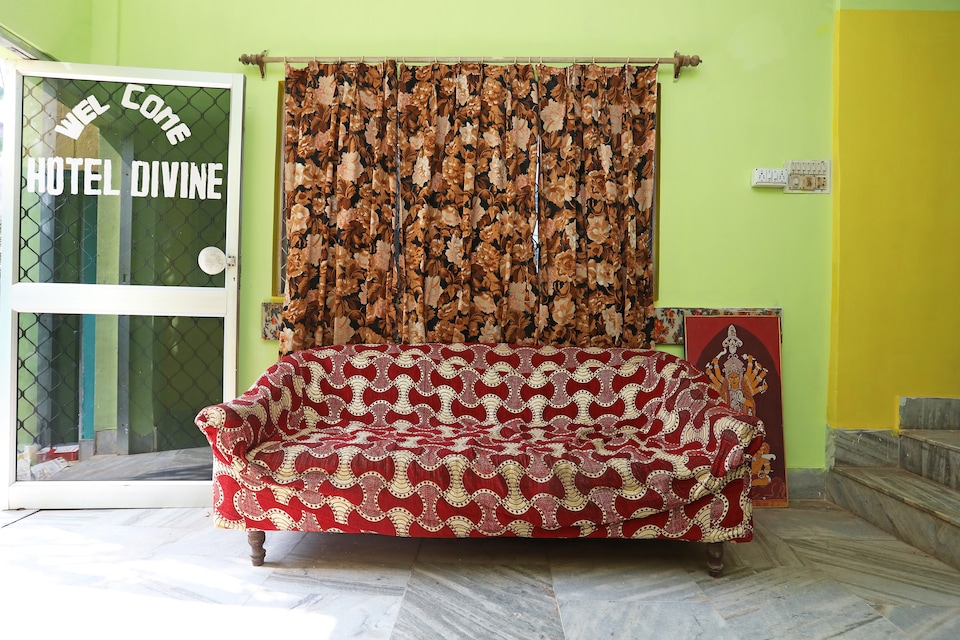 OYO Hotel Divine, Baliapanda Puri, Puri