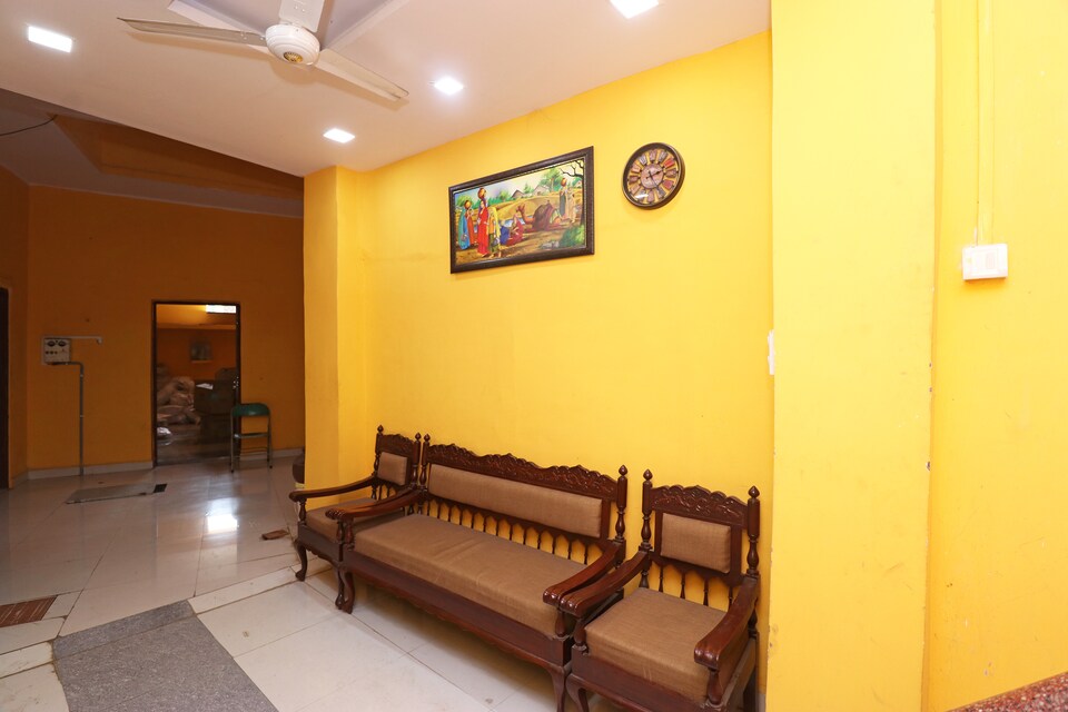 OYO 22898 Hotel Narayan Palace, Hamidia Road Bhopal, Bhopal