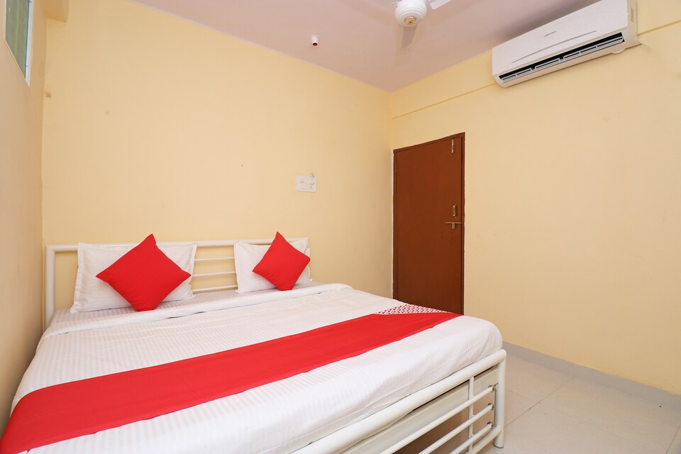 OYO 22898 Hotel Narayan Palace, Hamidia Road Bhopal, Bhopal