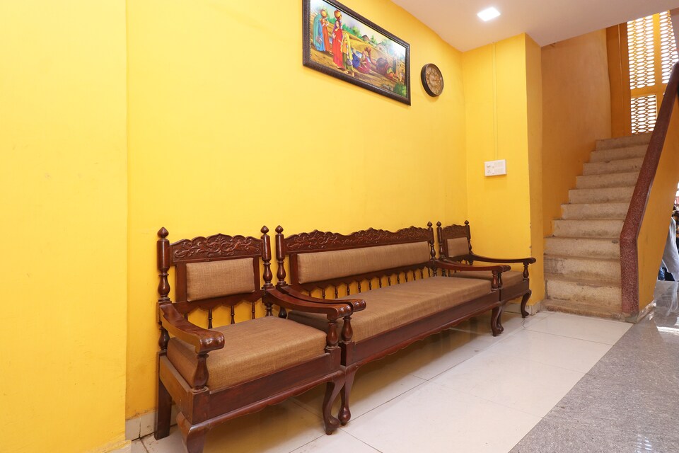 OYO 22898 Hotel Narayan Palace, Hamidia Road Bhopal, Bhopal