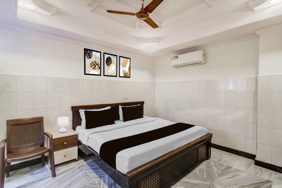 Super Hotel O MG Road Raniganj Formerly Holiday Hotel, Secunderabad Railway Station-II, हैदराबाद