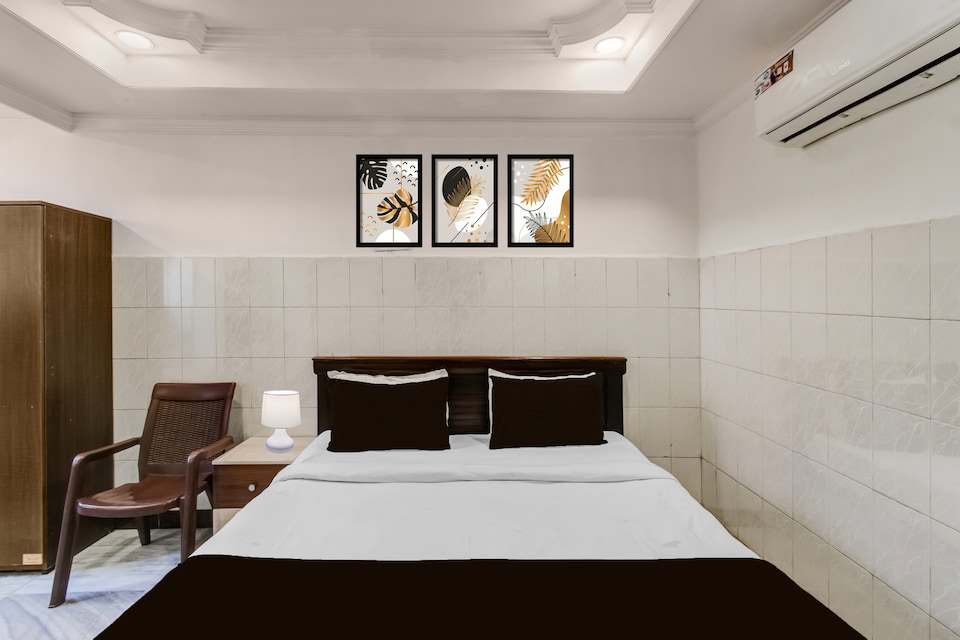 Super Hotel O MG Road Raniganj Formerly Holiday Hotel, Secunderabad Railway Station-II, हैदराबाद