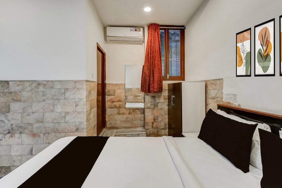 Super Hotel O MG Road Raniganj Formerly Holiday Hotel, Secunderabad Railway Station-II, हैदराबाद