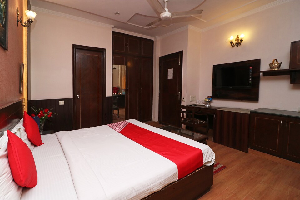 OYO 566 Hotel Soni Villa, Cyber City, Gurgaon