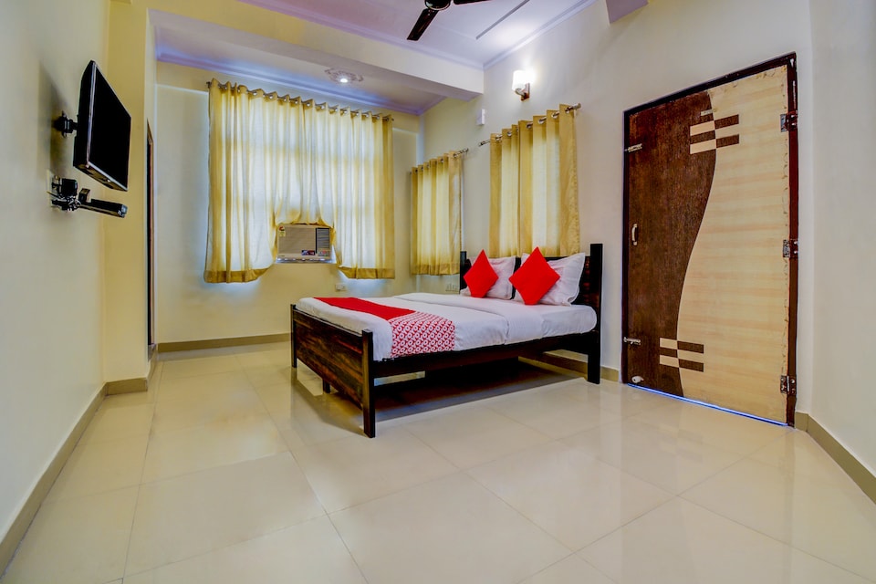 Flagship 22942 Hotel Opal, Hawa Mahal, Jaipur
