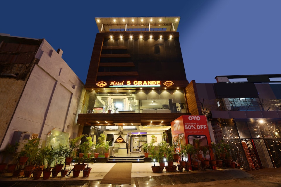 Capital O 22945 Jmc Hotel S-grande, Bhawarkua Indore, Indore