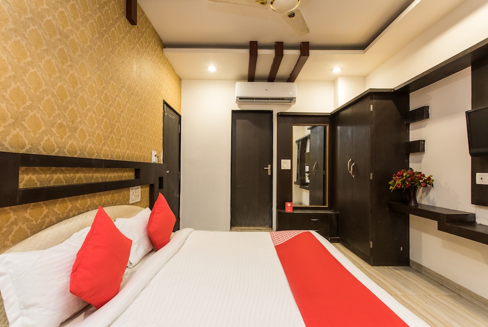 OYO 19886 Hotel Raj Palace, Freeganj, Ujjain