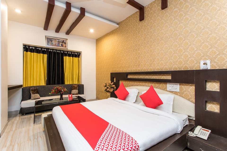 OYO 19886 Hotel Raj Palace, Freeganj, Ujjain