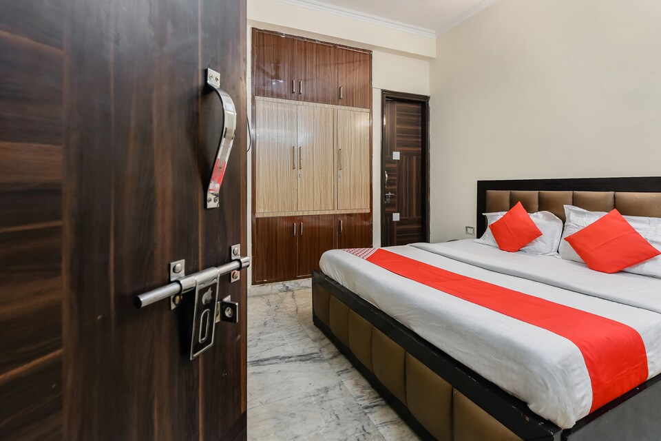 Hotel O Galaxy homes, Noida Expressway SEZ, Noida