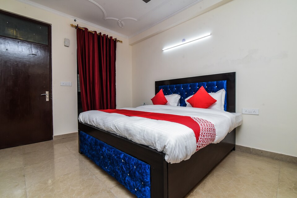 Live Under DTT276, Airport Delhi, Delhi Transit