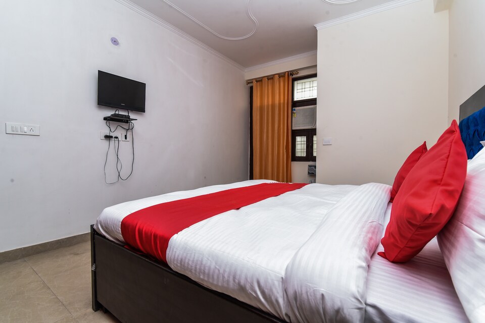 Live Under DTT276, Airport Delhi, Delhi Transit