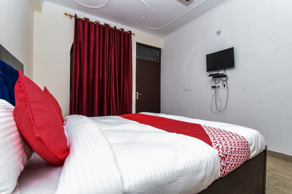 Live Under DTT276, Airport Delhi, Delhi Transit