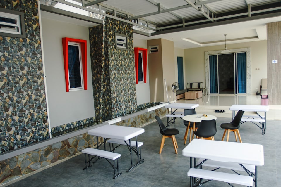 OYO 185 Roriz House, Sukarame, Palembang